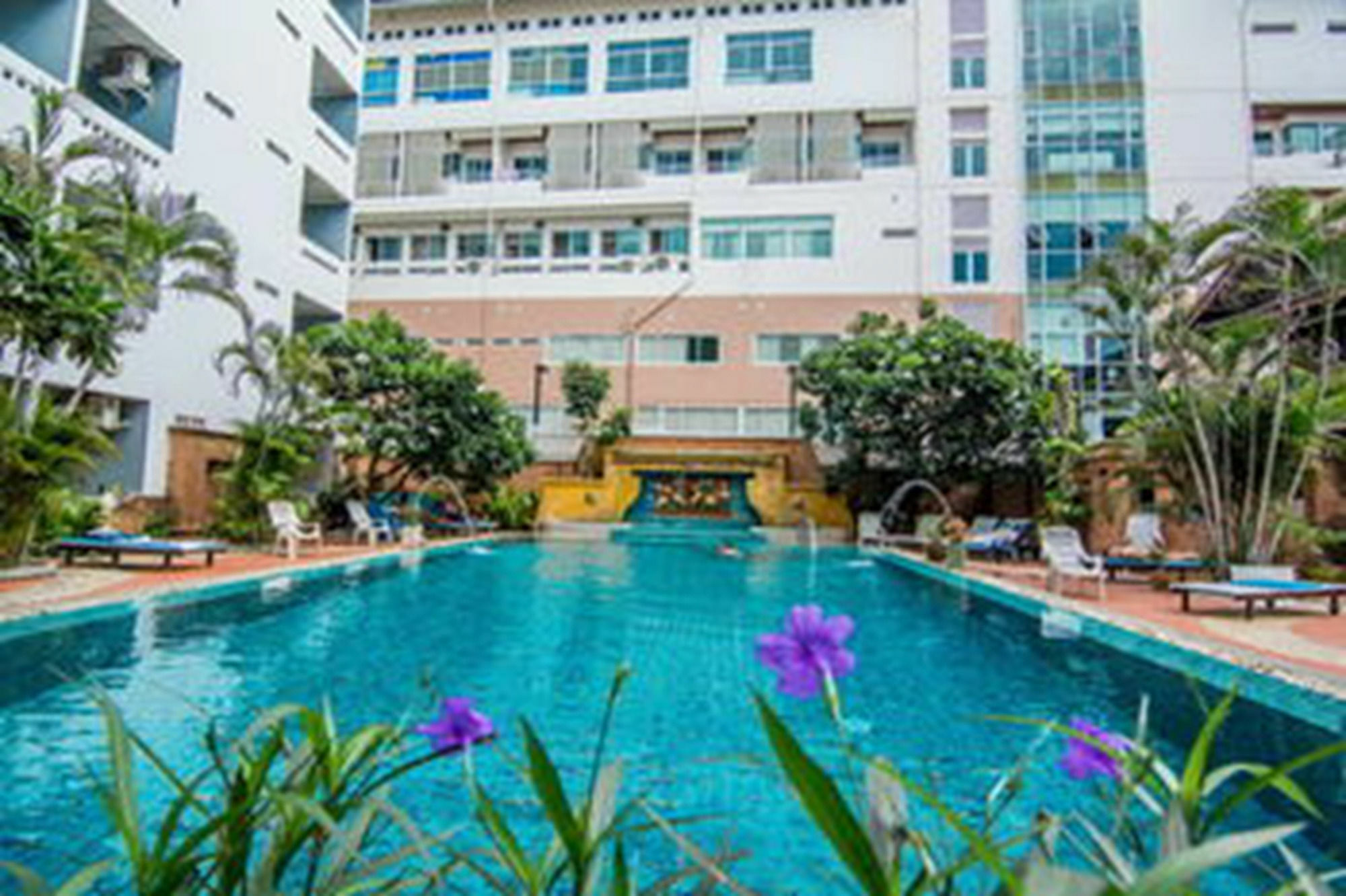 Hotel Sutus Court 2 Pattaya Zewnętrze zdjęcie