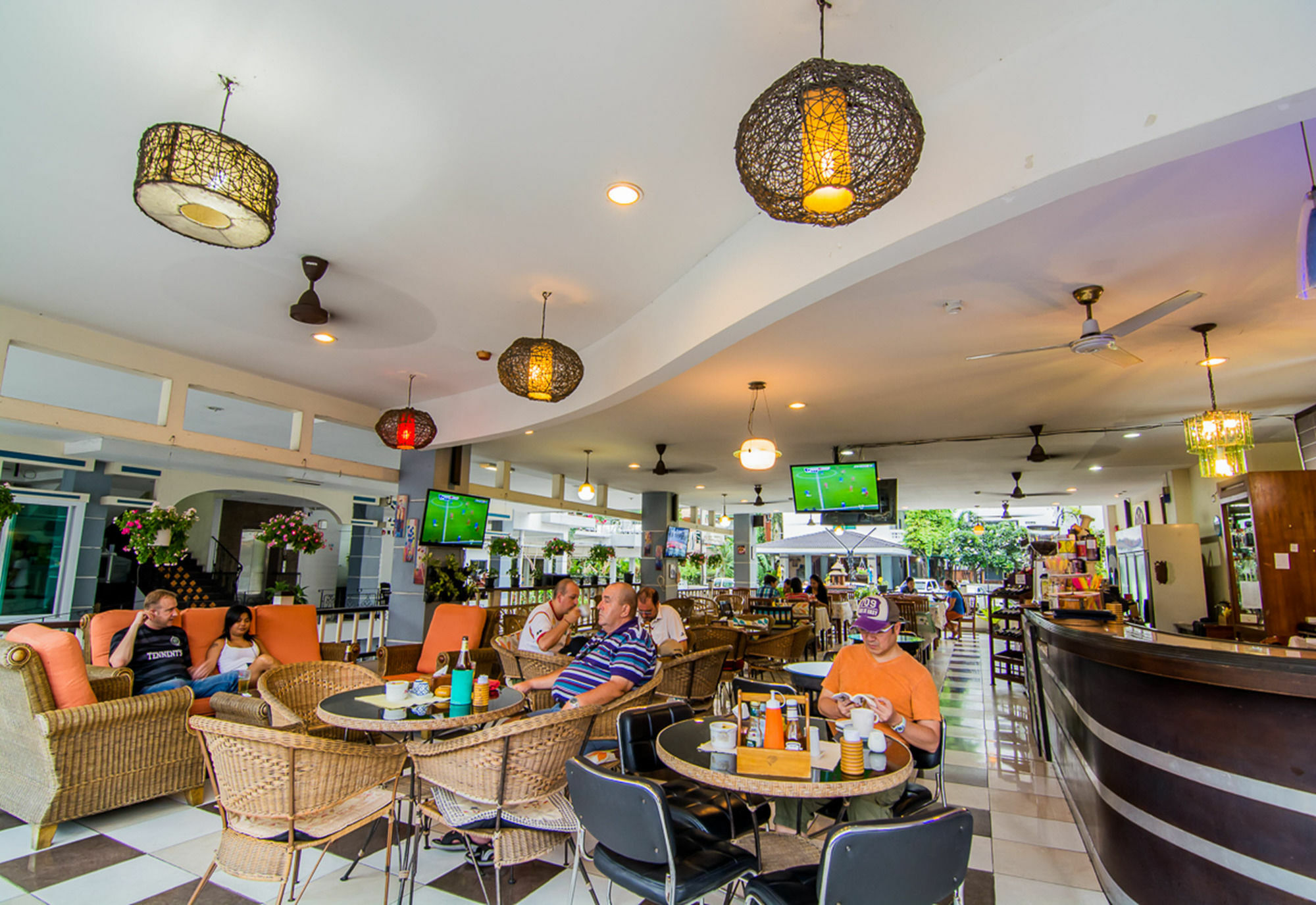 Hotel Sutus Court 2 Pattaya Zewnętrze zdjęcie