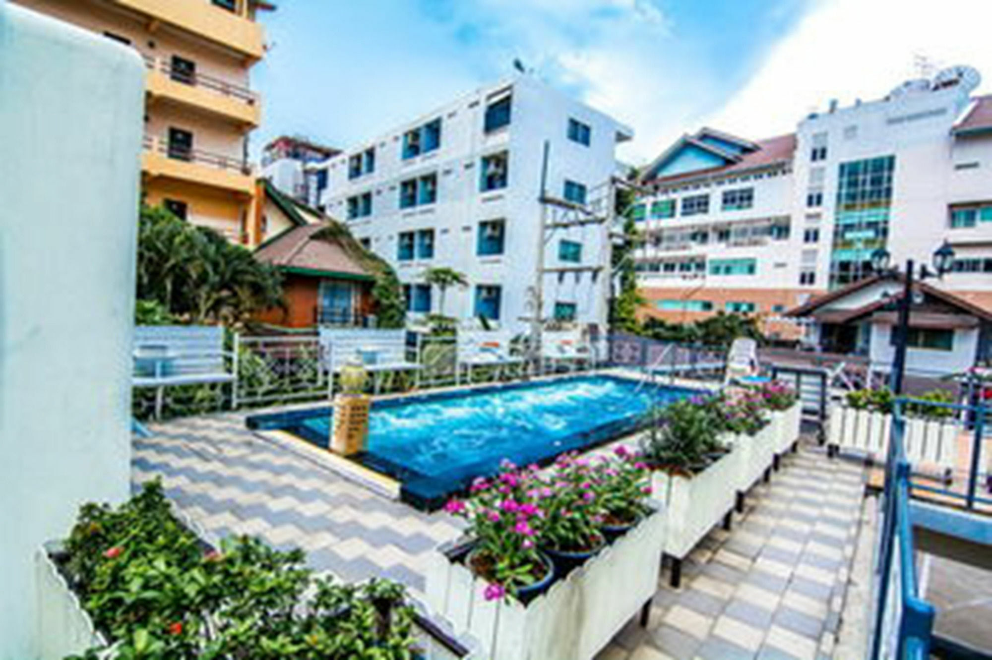 Hotel Sutus Court 2 Pattaya Zewnętrze zdjęcie