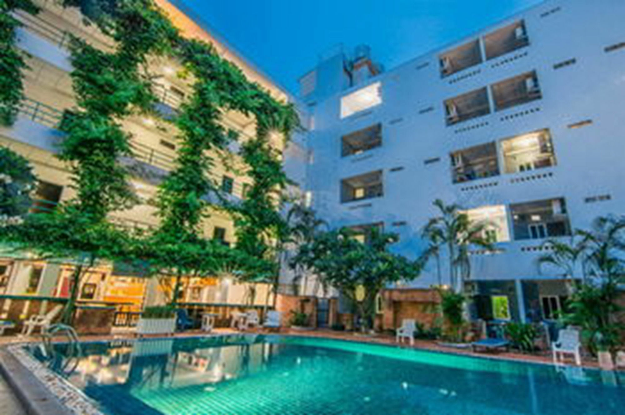 Hotel Sutus Court 2 Pattaya Zewnętrze zdjęcie