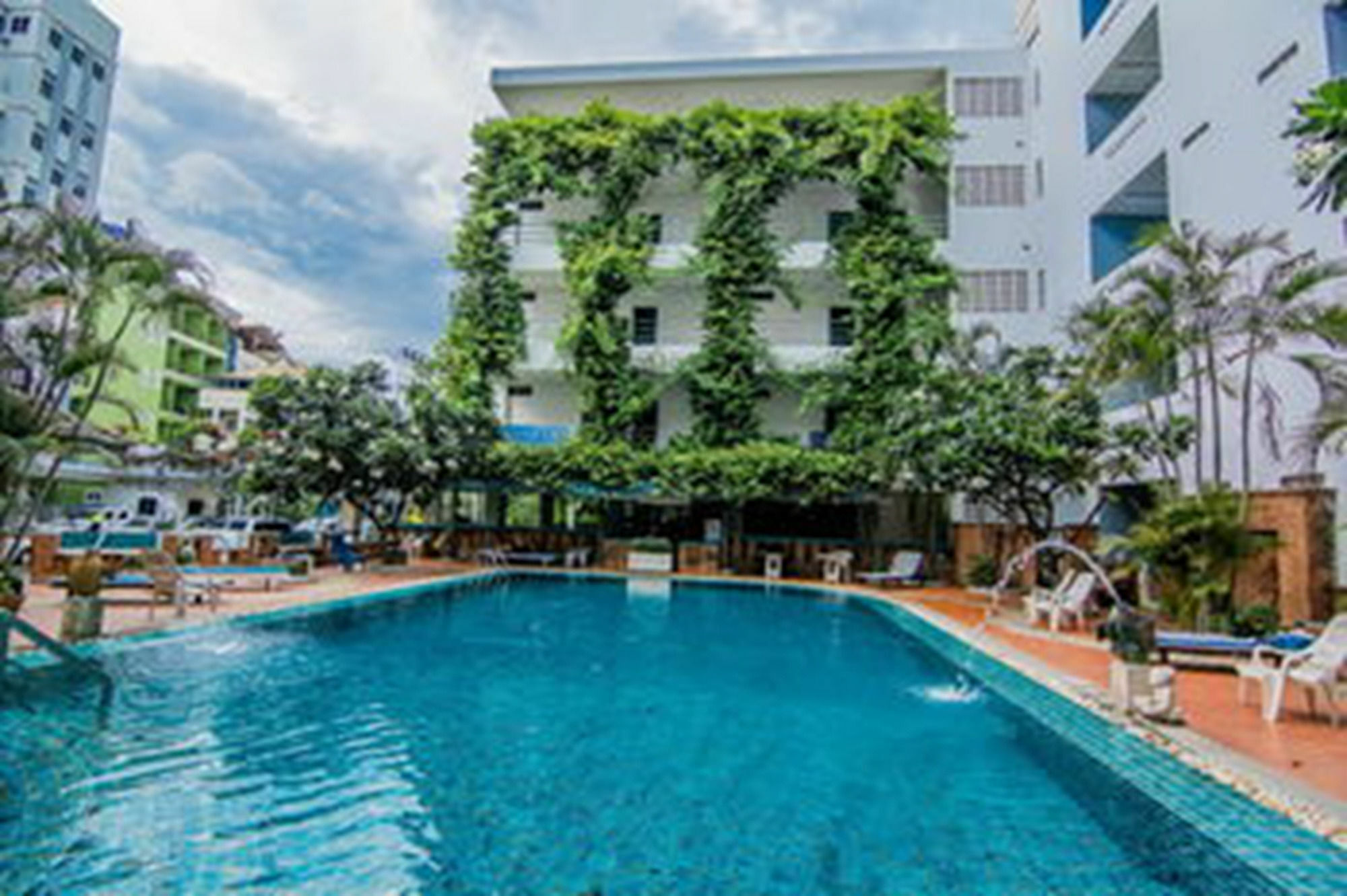 Hotel Sutus Court 2 Pattaya Zewnętrze zdjęcie