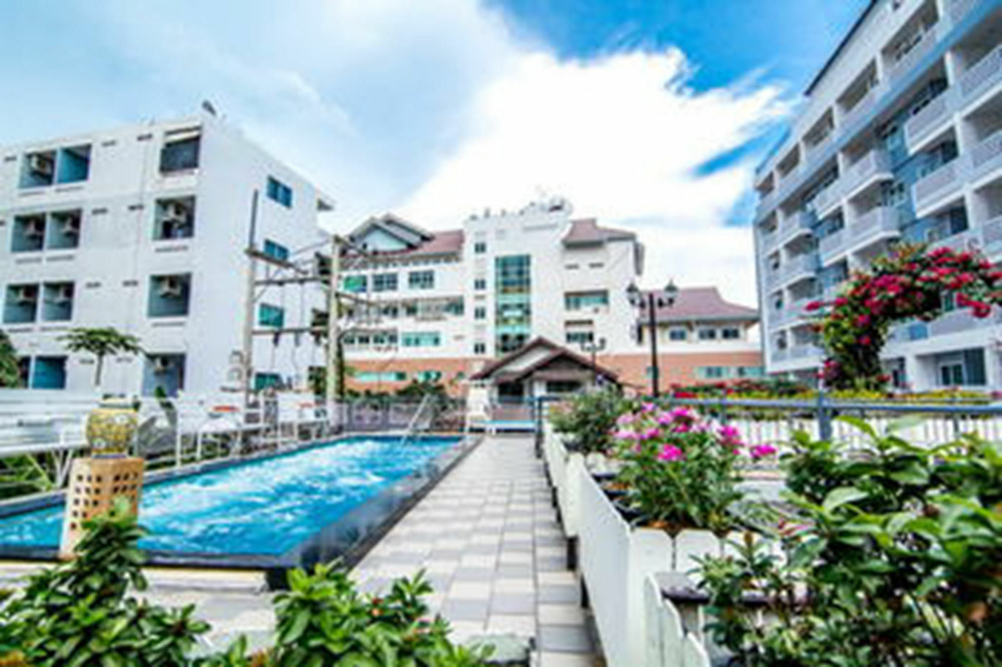 Hotel Sutus Court 2 Pattaya Zewnętrze zdjęcie