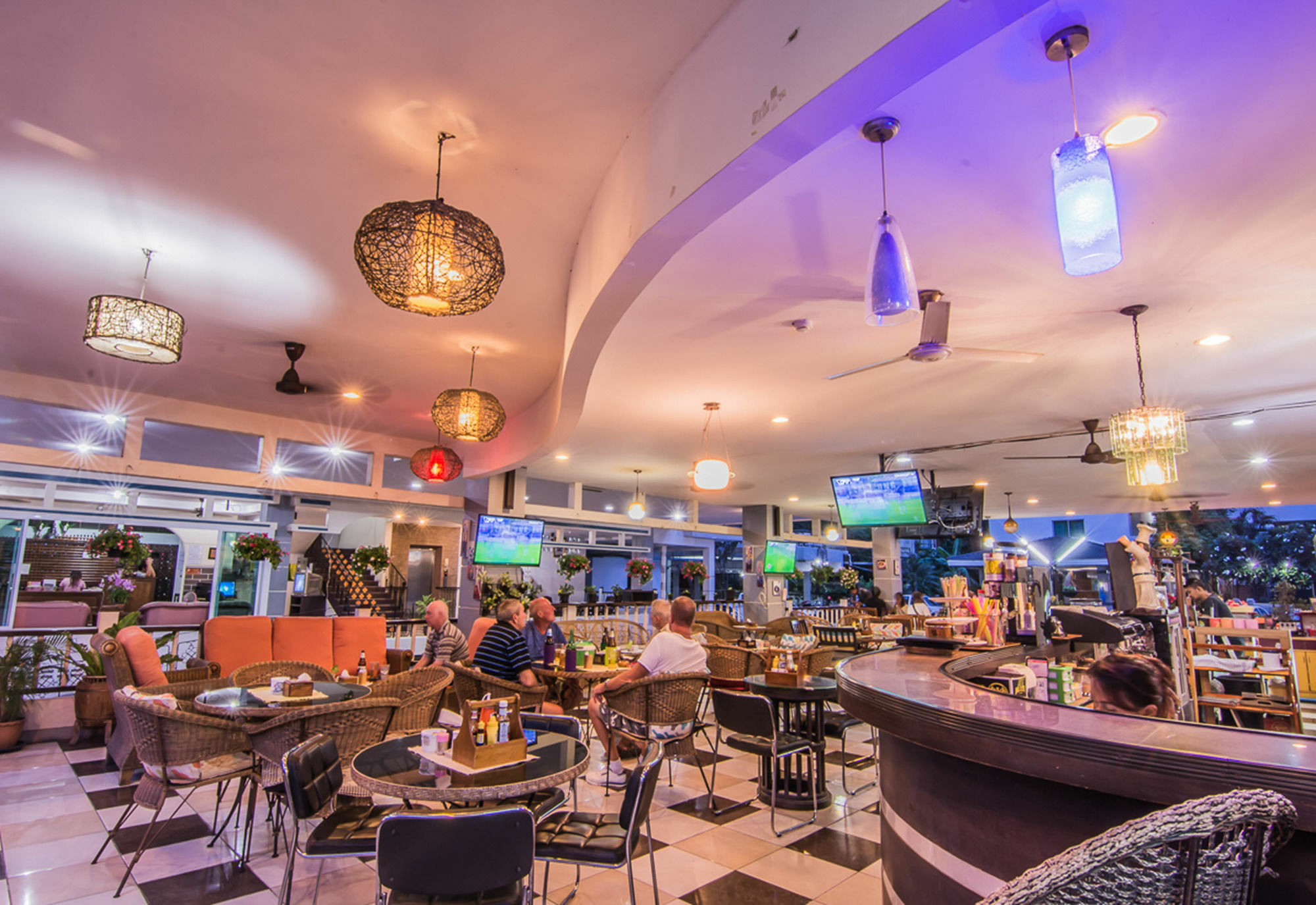 Hotel Sutus Court 2 Pattaya Zewnętrze zdjęcie