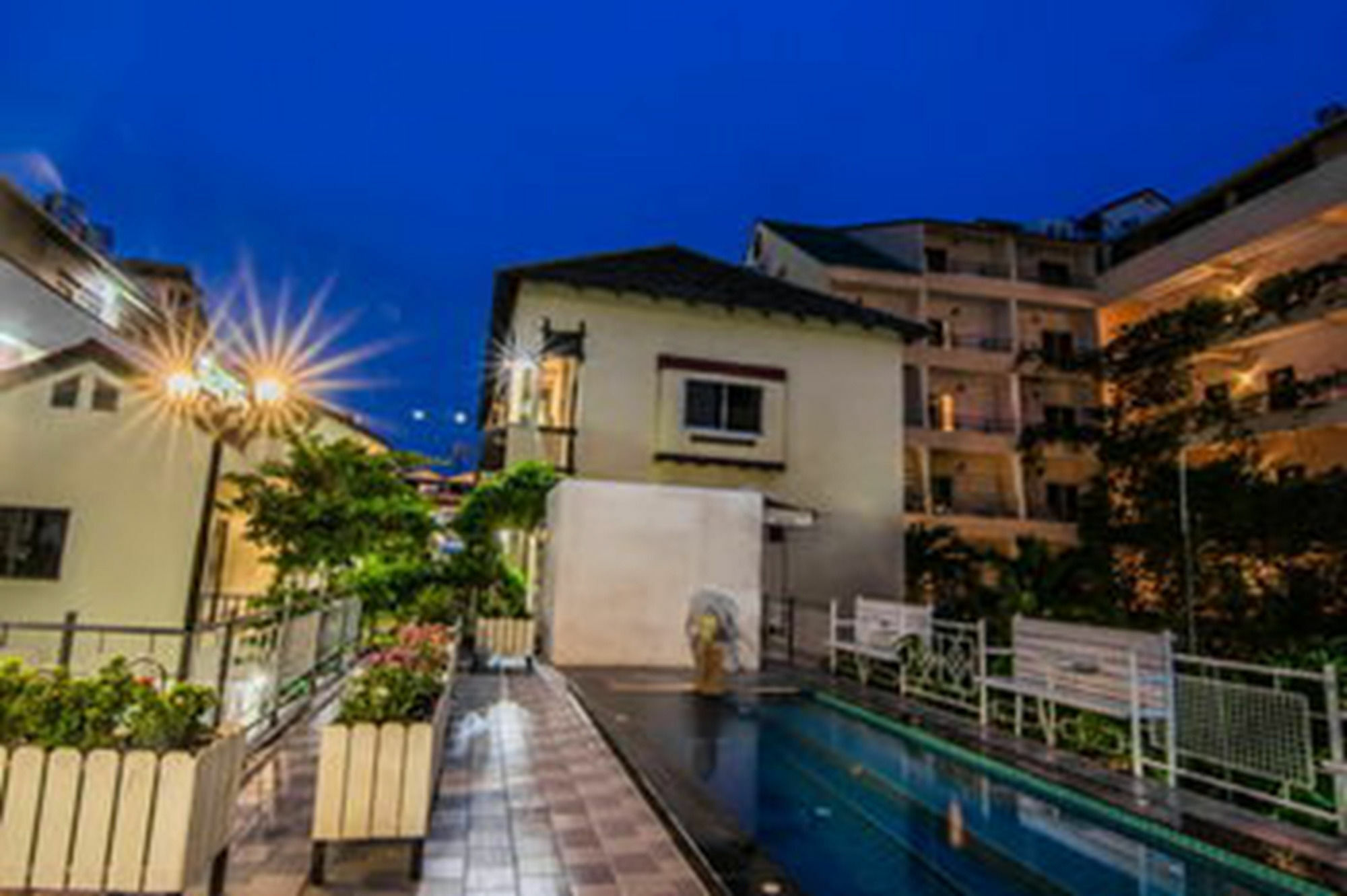 Hotel Sutus Court 2 Pattaya Zewnętrze zdjęcie
